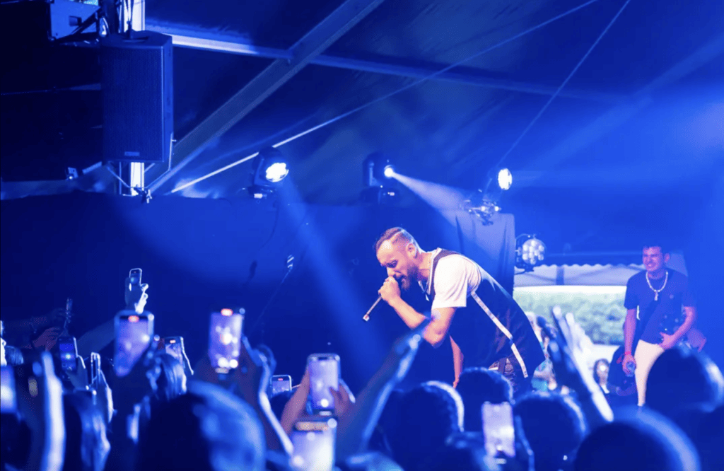 «Dietike, ihr sind zvill»: Rapper Xen begeistert am Sommerfest - Live ...